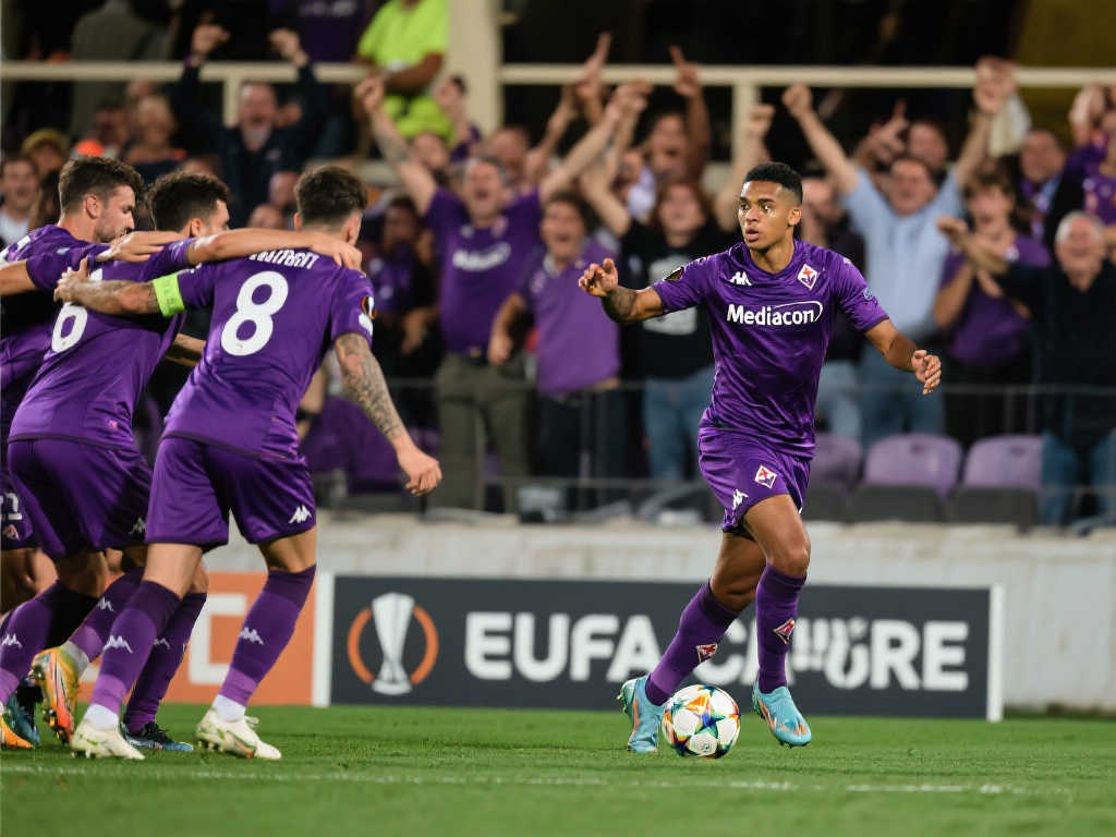 多多术后仅13天复出欧协联半决赛:佛罗伦萨展现温暖大家庭精神 多多术后仅13天复出欧协联半决赛:佛罗伦萨展现温暖大家庭精神